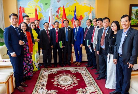 Lãnh đạo Tổ chức Kỷ lục Việt Nam ghé thăm và bàn chiến lược tại Trụ sở Tập đoàn Táo Vàng
